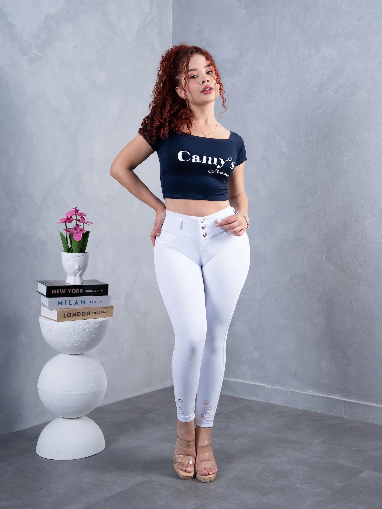 Pantalón Clásico Blanco, bordado flores de colores