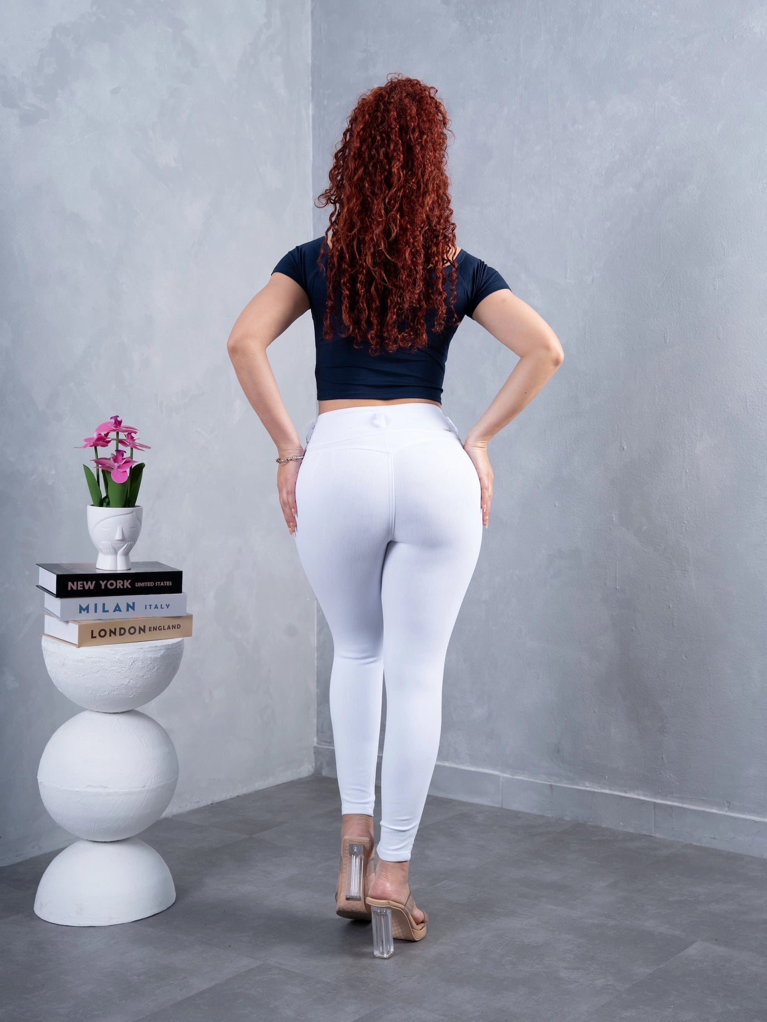 Pantalón Clásico Blanco, bordado flores de colores