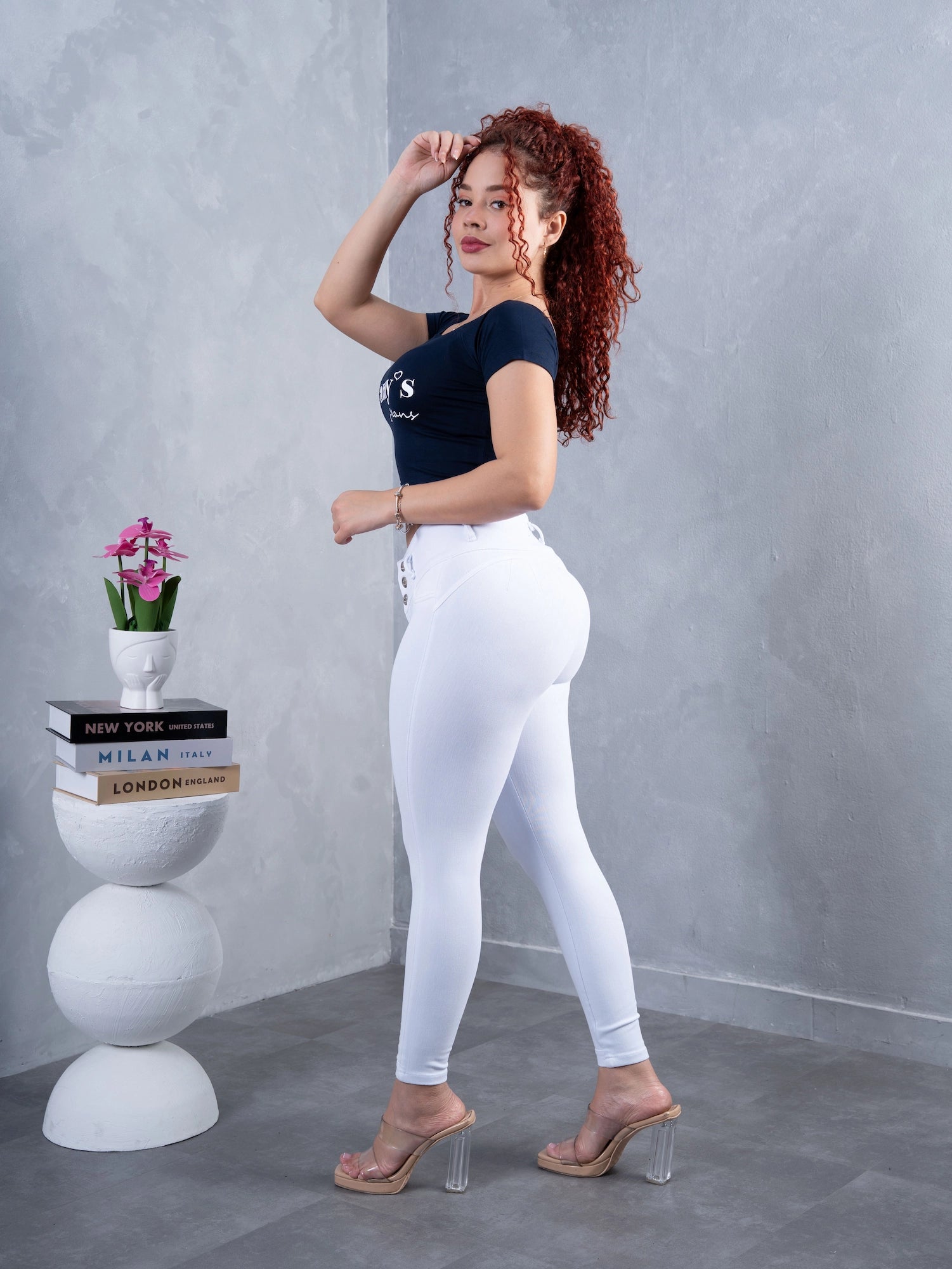 Pantalón Clásico Blanco, bordado flores de colores