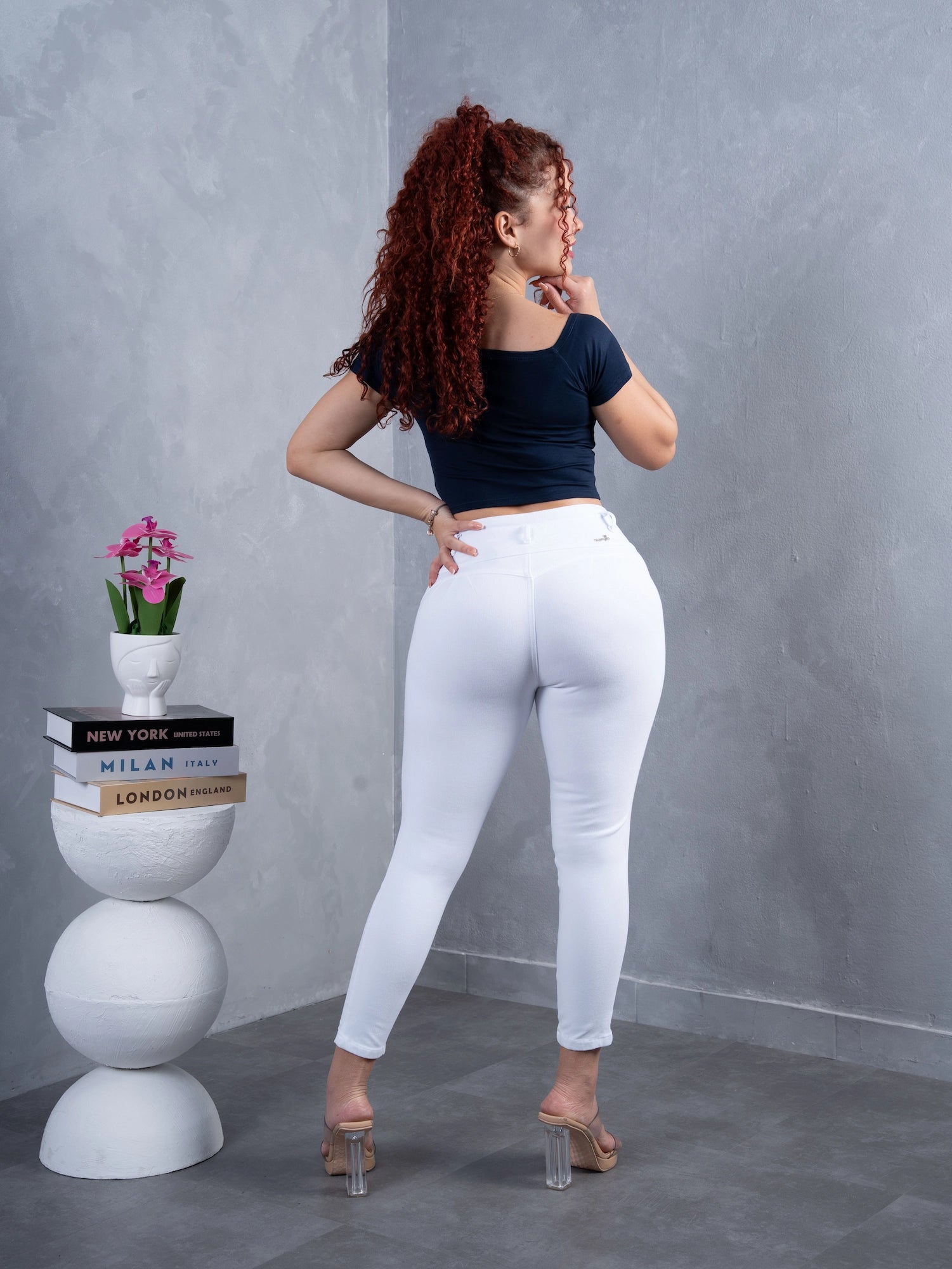 Pantalón Clásico Blanco Rasgado