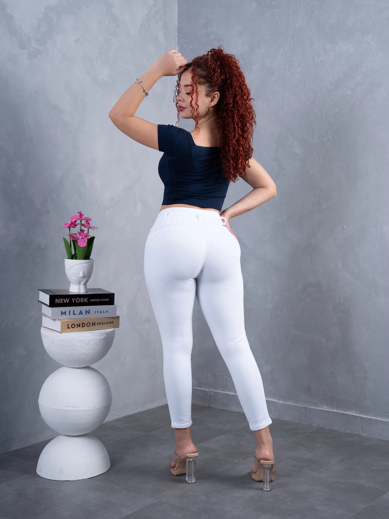 Pantalón Clásico Blanco Rasgado