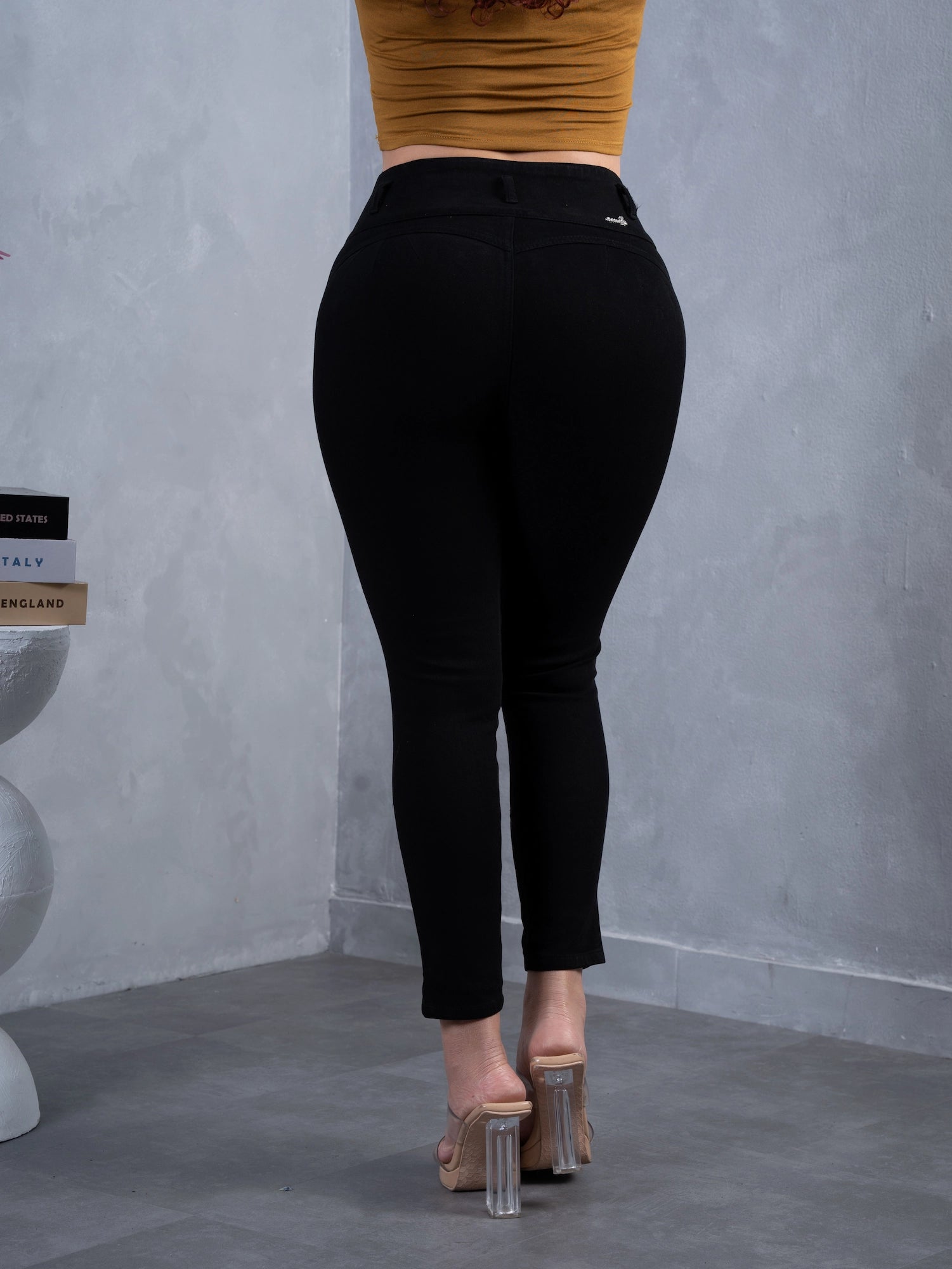 Pantalón Clásico Negro Rasgado