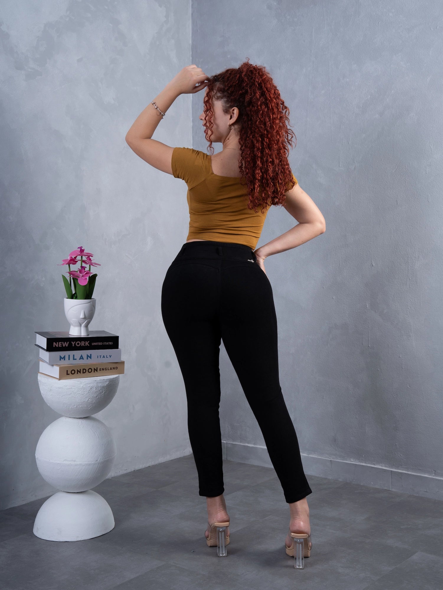 Pantalón Clásico Negro Rasgado