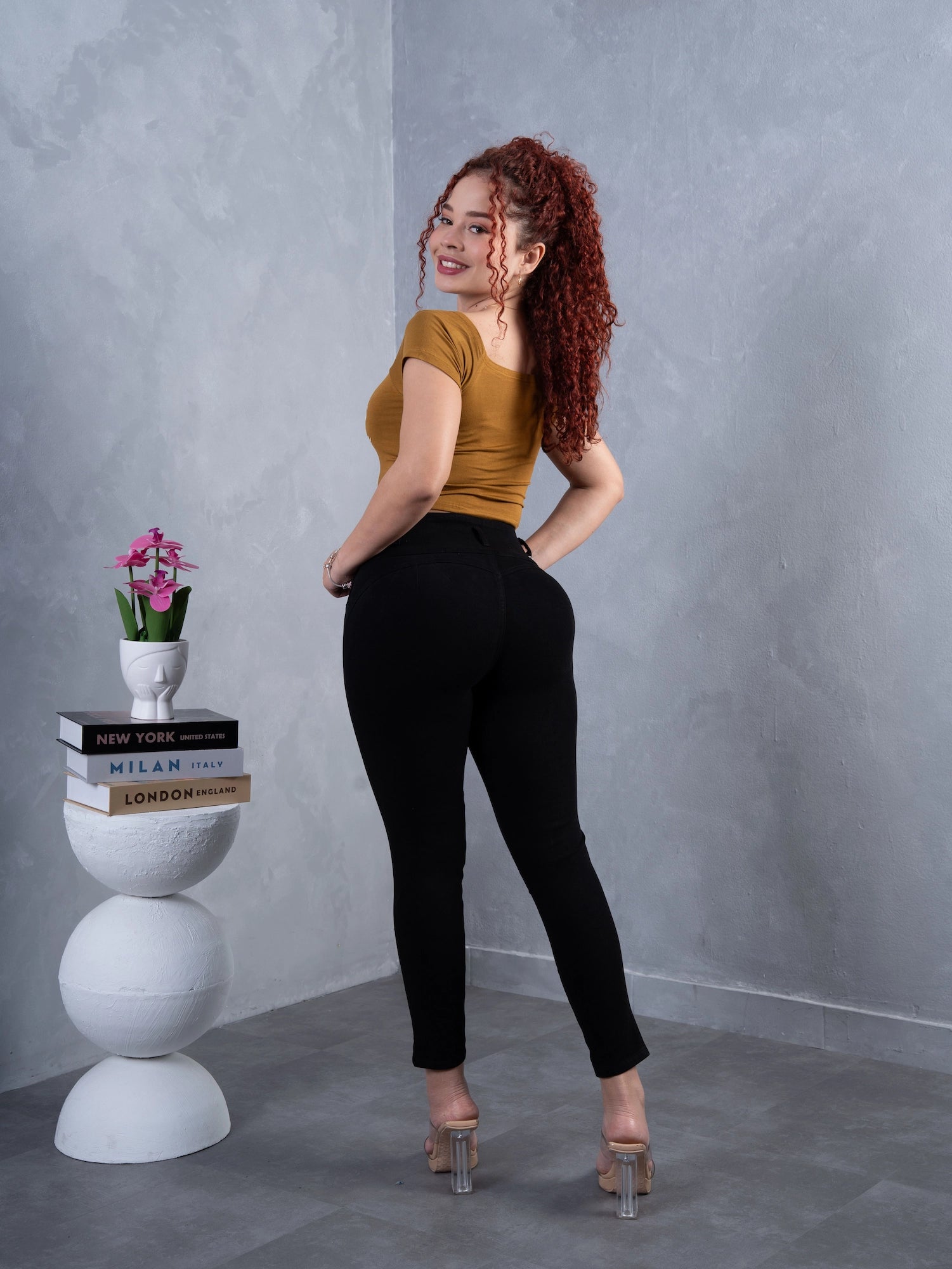 Pantalón Clásico Negro Rasgado