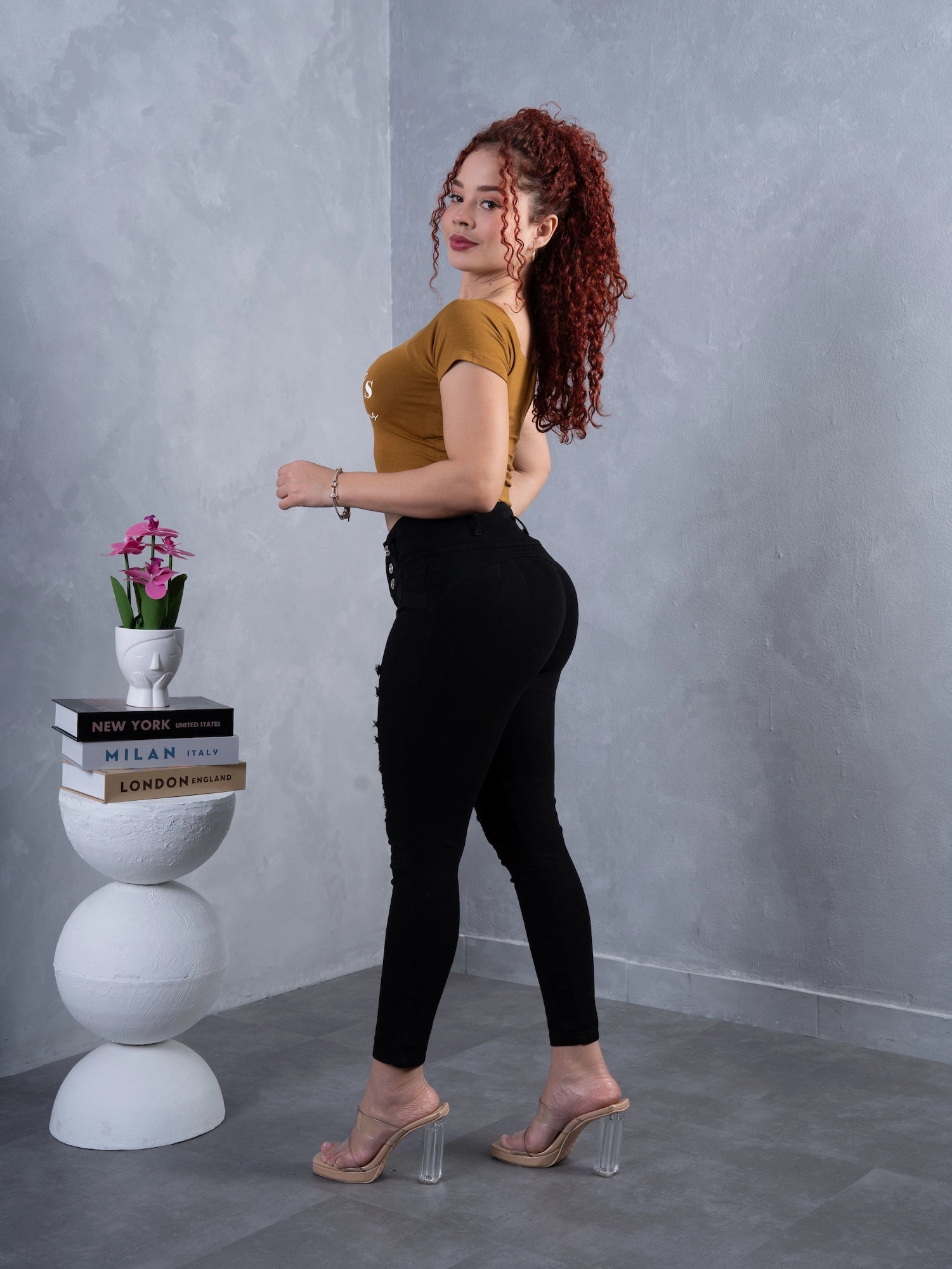 Pantalón Clásico Negro Rasgado